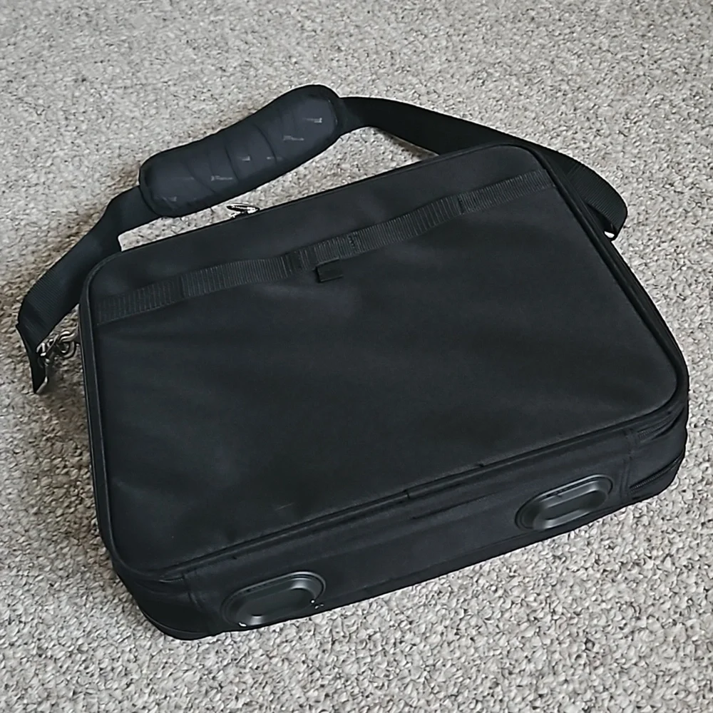 Targus Brief Case Lap Top Bag.